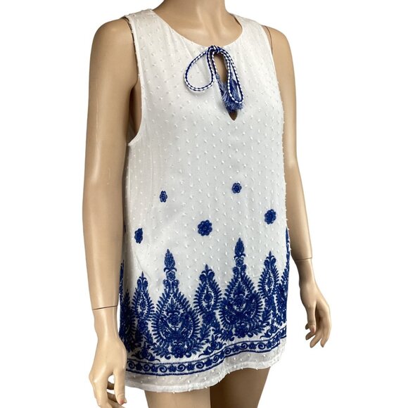 Karen Kane Sleeveless Top Size Medium White &‎ Blue Embroidered With Tie Neck - Picture 4 of 7
